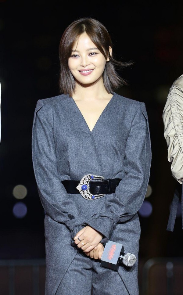 辛芷蕾“拒收手写信”背后:明星如何用幽默与智慧重塑粉丝互动新范式