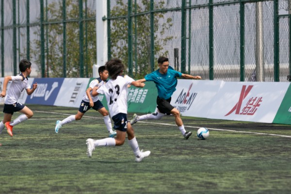 香港明星足球队来了 温州少年这样“追星”2.png