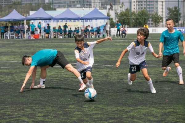 香港明星足球队来了 温州少年这样“追星”3.png