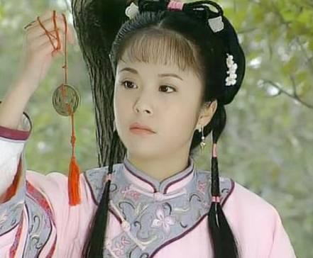 被张国立力捧，马伊琍的同学，给小7岁的唐嫣当妈，如今低调嫁人