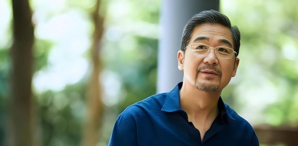 老戏骨张国立,年近古稀仍不敢退休?还要为“坑爹”儿子买单