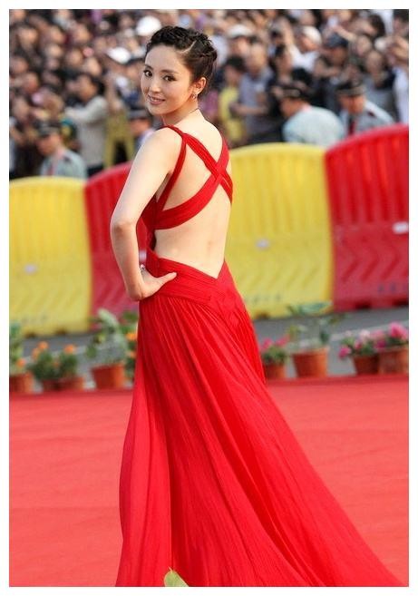 从一线被打回十八线，为赚钱代言十几个微商，如今微商都嫌弃她！