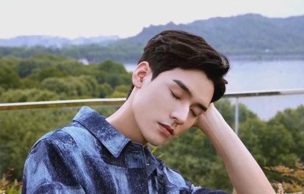 娱乐圈新动态：明星资源、代言合作与剧组动向全面解析