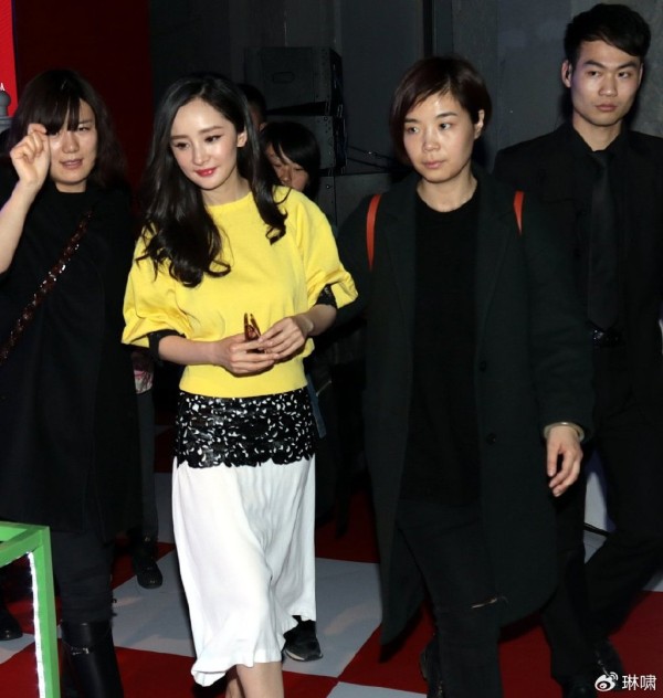 杨幂张小斐20年闺蜜情：娱乐圈罕见的真挚友谊