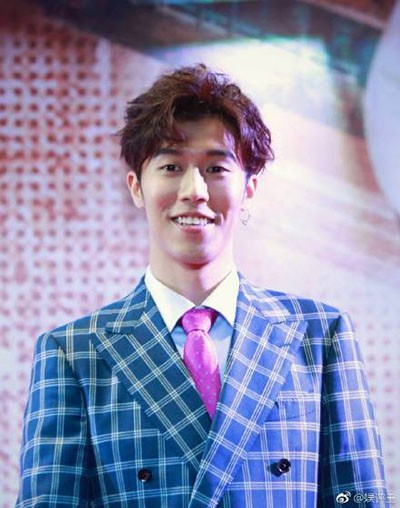 热依扎男友周游个人资料ins账号 演员周游是哪一年出生的