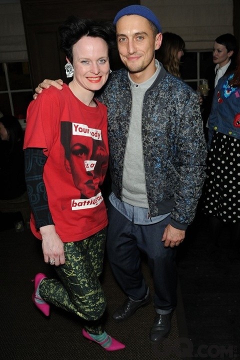 设计师Richard Nicoll——不那么正式的Party，一件儿棒球夹克也可以让你瞬间变得很潮。