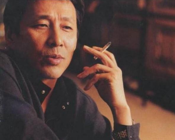 烟瘾大的五位明星,胡歌抽中华,陈道明抽万宝路,林更新让人泪奔