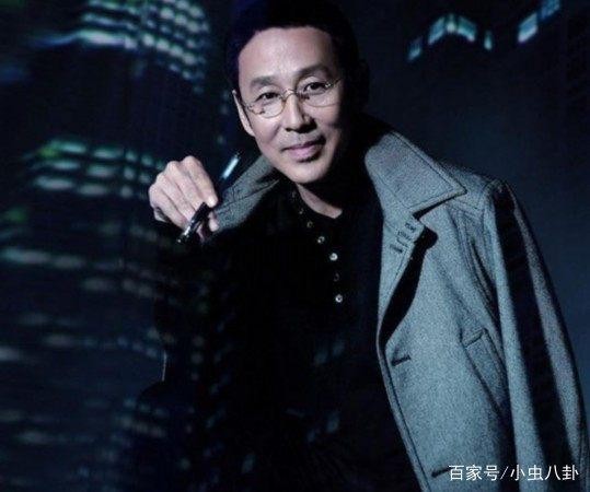 观众以为他很低调,其实他也会参加圈内聚会抽雪茄,真相是什么?