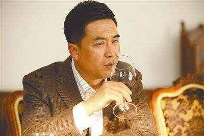 武大靖杨迪道歉模仿张嘉译怎么回事？张嘉译腰伤为什么那么严重