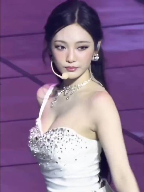 朋友发过来的宁宁,宝宝你怎么变得这么性感