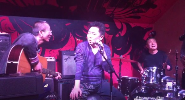 于谦在歌坛人缘这么好 演出时给他伴奏的歌手有多大牌你知道吗?