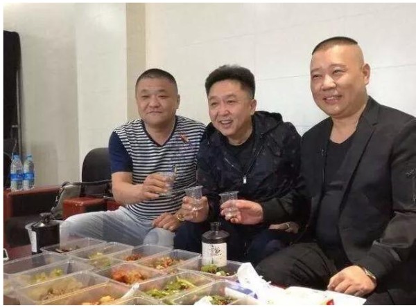 于谦的人脉到底有多牛?看饭局就清楚了,郭德纲都得靠边坐!