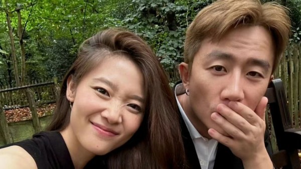 深扒黄轩恋爱史：谈了4年的现女友被称“小周慧敏”，正是对的人