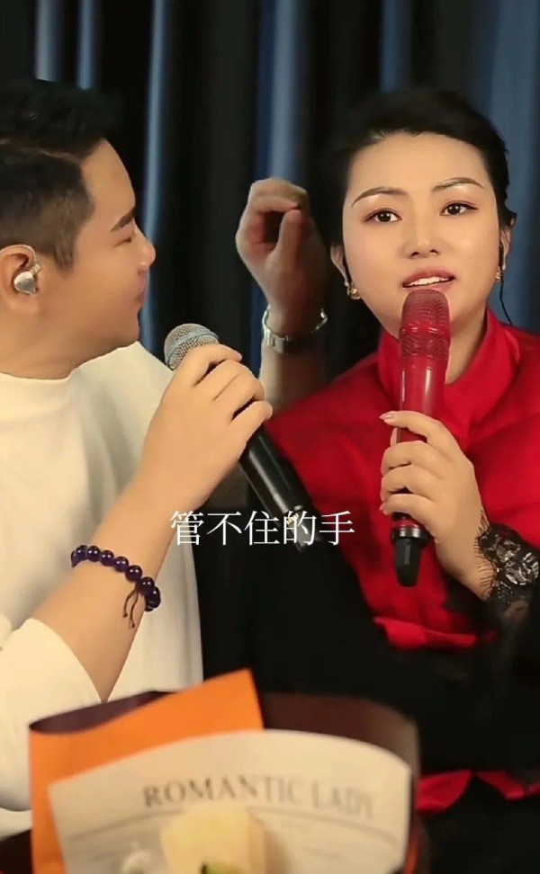 徐子崴合作女歌手少搂抱唯一对象竟是罗娇，和王小玮又聊了啥