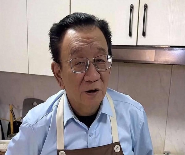 侯耀华探访杨少华,两人情谊深厚相拥安慰,网友感慨情感真实