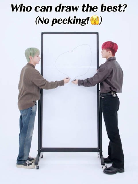 251114 hello82官推更新预告 笑晕 闭眼合画一颗心画出一颗智齿来了