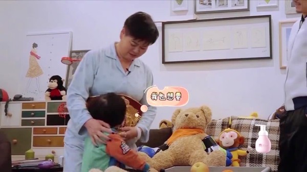 丈母娘要戴金腰带，被邹市明嫌弃腰太粗，冉莹颖笑抽了！(1)