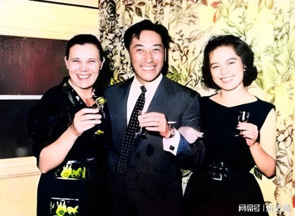 蒋经国与蒋纬国兄弟俩常举办家庭宴会打消外界的猜疑