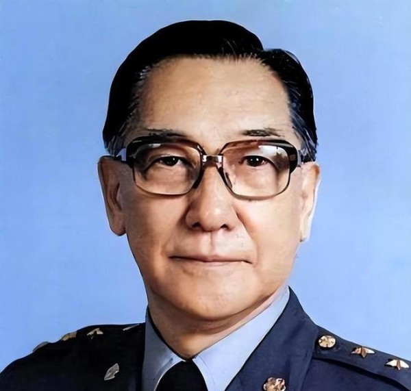 1997年,蒋介石之子蒋纬国去世,他临终前的遗言内容,轰动了台湾