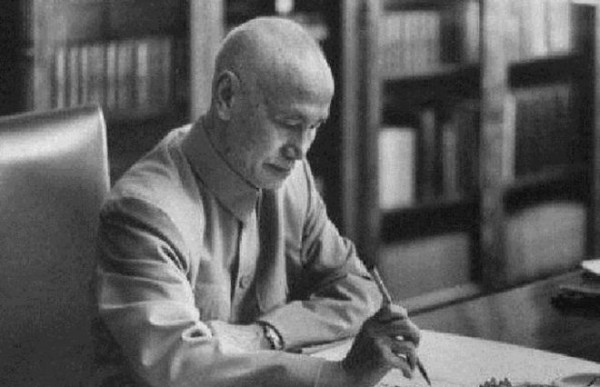 75年蒋介石遗嘱中写了什么,气得宋美龄破口大骂后,孤身前往美国