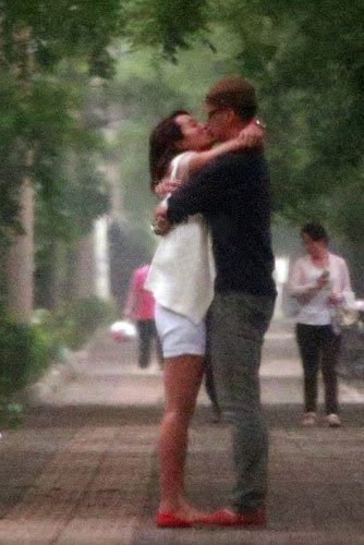 朱丹恋上二线男星周一围 揭周一围其人