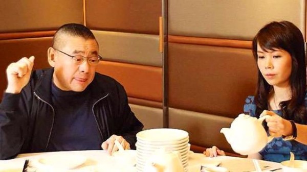 娱乐圈最成功的富商：曾与众多女星交往过，送孩子玩具价值上亿