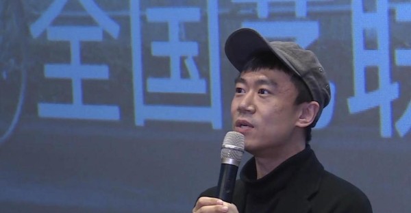 原来李雪健是他父亲，不靠父亲靠自己，真男人！