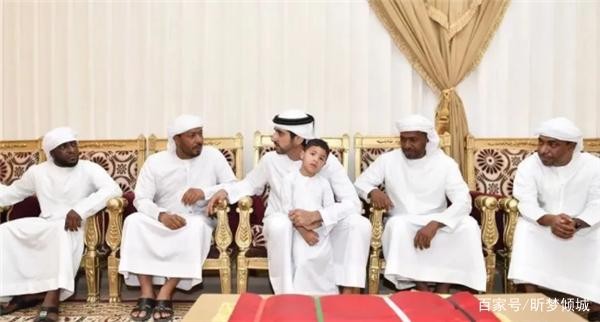 迪拜太子妃：容颜宛如洋娃娃，熬死哥哥嫁给弟弟，30岁生下龙凤胎