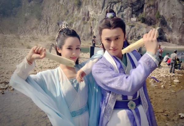 昔日甜蜜小情侣如今彻底翻脸！杨紫粉丝嫌弃秦俊杰吸血炒作？