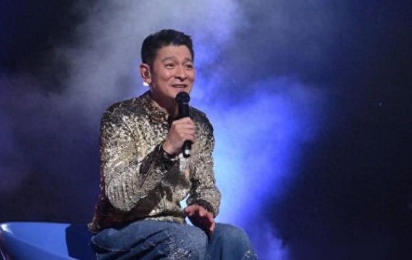 女神齐聚华仔演唱会，关之琳李嘉欣状态悬殊，曾为情事争斗多年