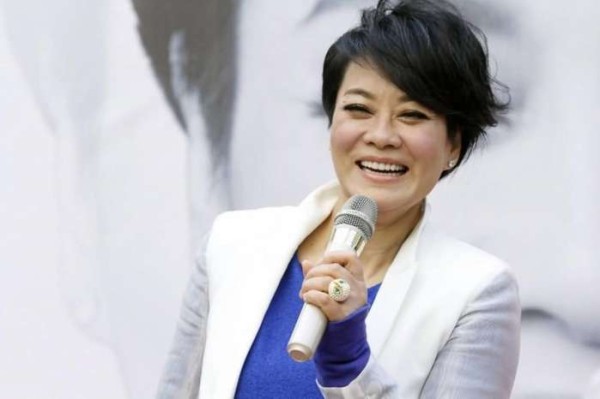 嫁入豪门后, 毛阿敏租地种菜养鸡, 还表示非常享受