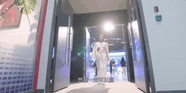 TVB巨亏30亿背后，“新闻女王2”成广告实验场，业界呼吁再请“佘诗曼”拯救收视！