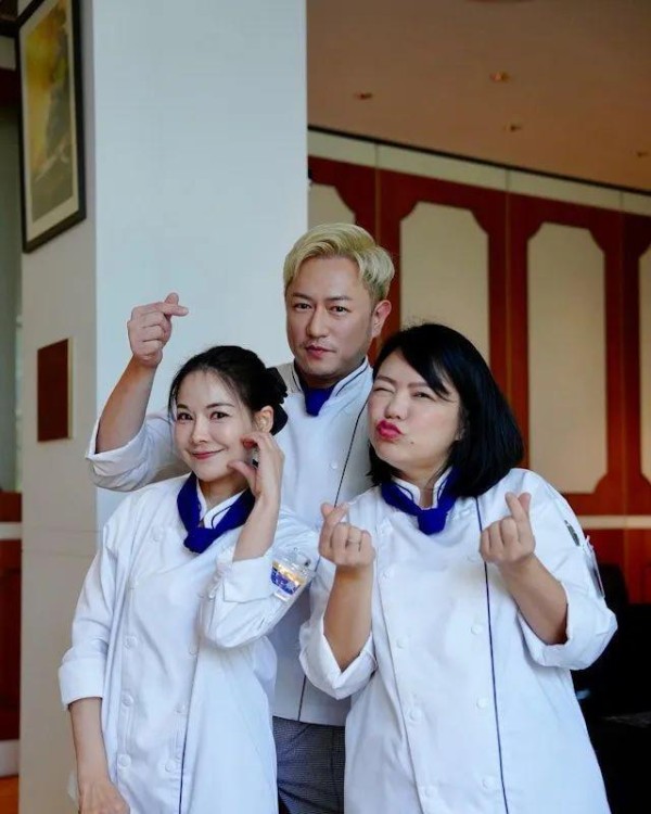 陈键锋变身厨神,“厨艺界哈佛”第一名毕业,并获三千元奖学金