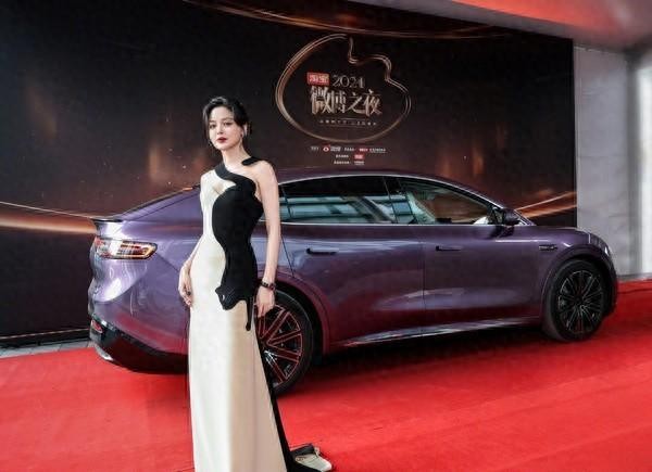 鸿蒙智行多款车型亮相微博之夜 享界S9已有多为明星车主