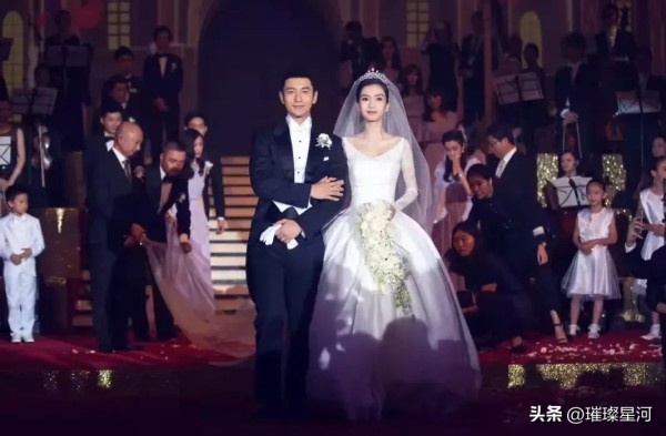 璀璨星河：黄晓明和杨颖Anglebaby在2022年官宣离婚。两人离婚的最终原因是什么？刘大锤说2021年拍到了关于黄晓明的隐私大料。我从来不信媒体上盛传的大部分说法。去看事实。透过现象去看本质。2021年初黄晓明跟前任李菲儿参加了同一档节目《乘风破浪的姐姐》。接着杨颖发微博澄清小三传闻。杨颖说刚认识黄晓明时对方明确告诉她单身。李菲儿在采访中说她跟黄晓明在一起三年一直很开心，直到最后他在黄晓明手机...