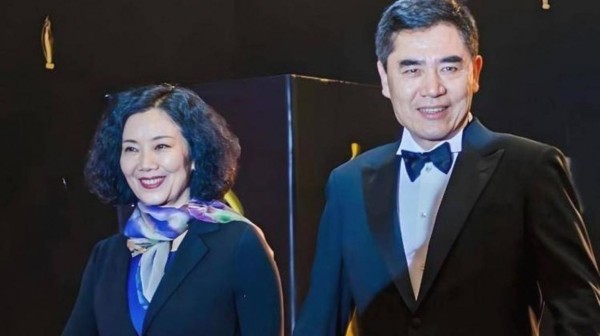 都说娱乐圈感情不可靠,可这几对老戏骨偏偏打破偏见,陈宝国和赵奎娥这一对感情稳定,展现了娱乐圈罕见的真挚和坚持