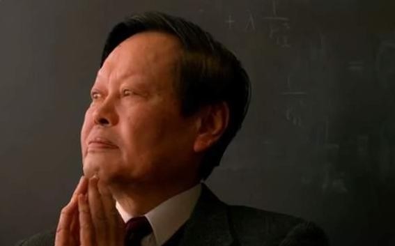 98岁高龄的杨振宁,是如何称呼比他还小的岳父岳母呢?尽显高情商