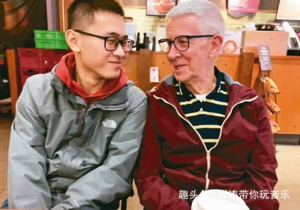 相差50岁以上的3对爷孙恋，杨振宁翁帆上榜，而他还是同性恋