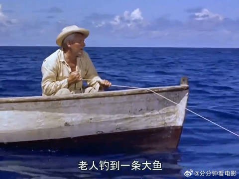 老人钓到一条大鱼，却被大鱼拖行了两天两夜，这是他85天才钓到的