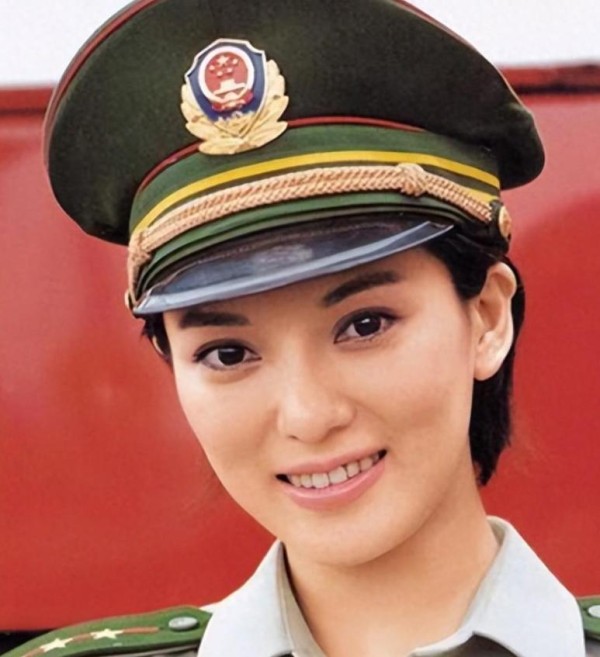 虽曾破尺度出演，坚持原则的彭丹，成功摆脱了“脱星”的名声