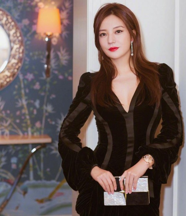 杨子姗爆老板赵薇从不逼她做事，如果不是她，或许已退出娱乐圈