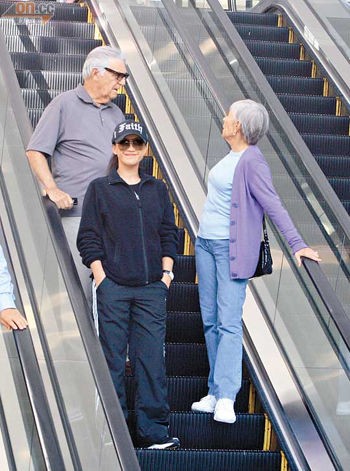 李玟与外籍男友明年完婚 素颜陪准公婆逛街