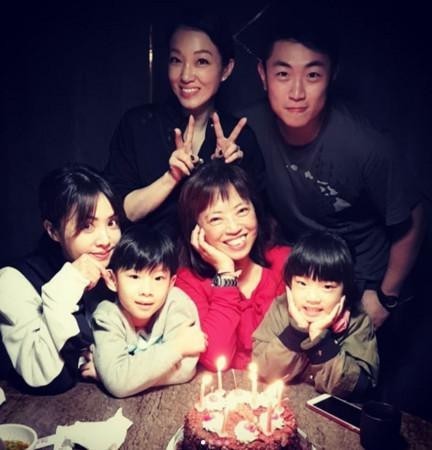 蔡依林一家