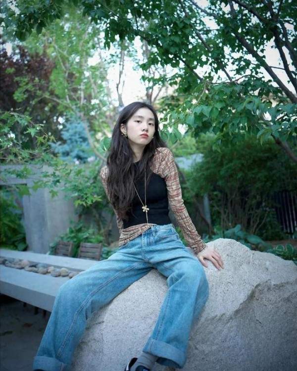 黄磊孙莉大女儿晒美照，19岁黄多多打扮酷girl范，颜值气质太优越