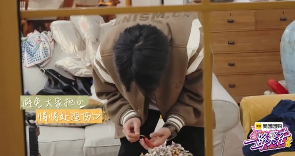 从“青春不老”到“一地鸡毛”,《一路繁花》如何沦为旅综笑话