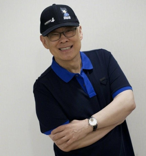 郑渊洁在鹿晗女友粉的评论下面回复：晓彤好