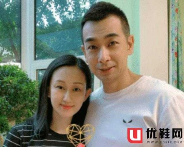 功夫明星赵文卓分享日常,晒出儿女近照,一家都是高颜值