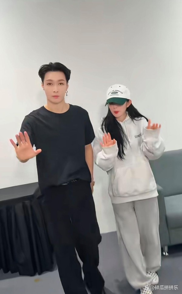 同为34岁的顶流相遇：张艺兴害羞承认欣赏裴珠泫，揭秘中韩偶像之间那些惺惺相惜的暖心互动