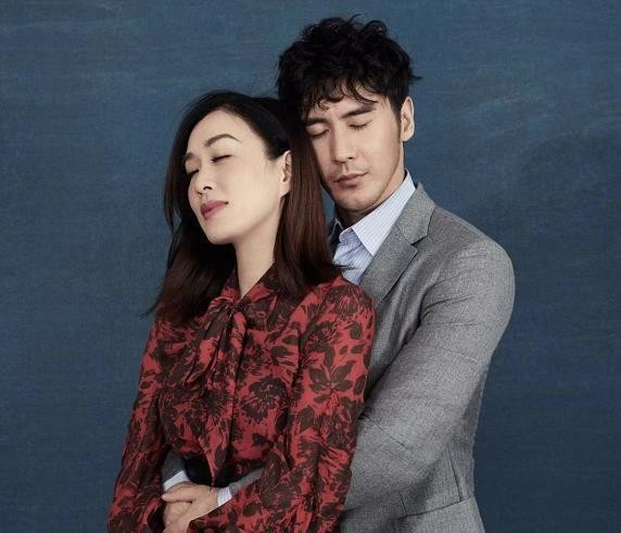 钟丽缇与婆婆同框，两人仅相差10岁，网友：细节看出婆媳关系