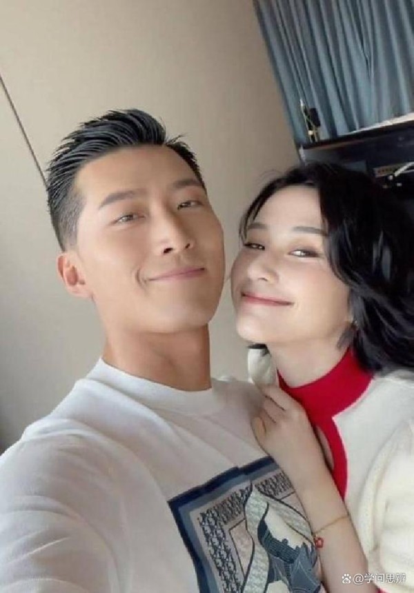 “豪门婚姻翻车？戏是观众脑补的，明星夫妻才是真正的‘清流凉茶风’！”